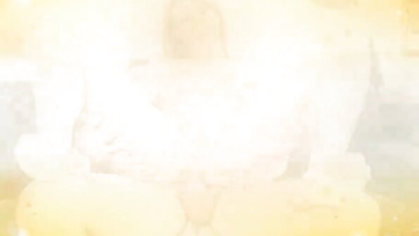 কৌতুকপূর্ণ লাল চুলের পিছন থেকে তার মনিবের দ্বারা বাংলাচুদাচুদি ভিডিও গান চোদা হয়