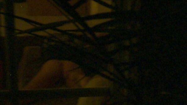 ট্যাটুতে গরম চুদাচুদি ভিডিও coveredাকা কলম্বিয়ান কিউটি বড় ডিকের ভক্ত