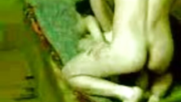 এক স্বর্ণকেশী বেশ্যা একবারে তিনটি ডিক্সকে সন্তুষ্ট করতে সক্ষম চুদাচুদি বিদেশি